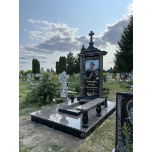 Пам'ятник військовому з коричневого граніту